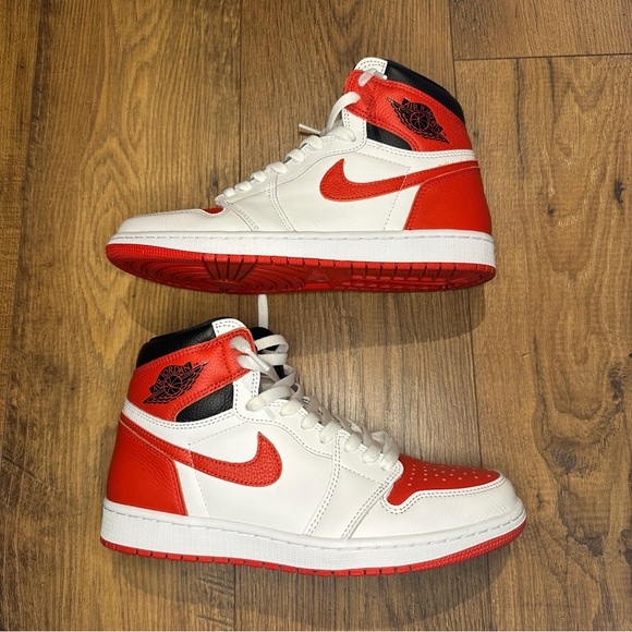 Jordan 1 Retro High OG - Picture 1 of 8